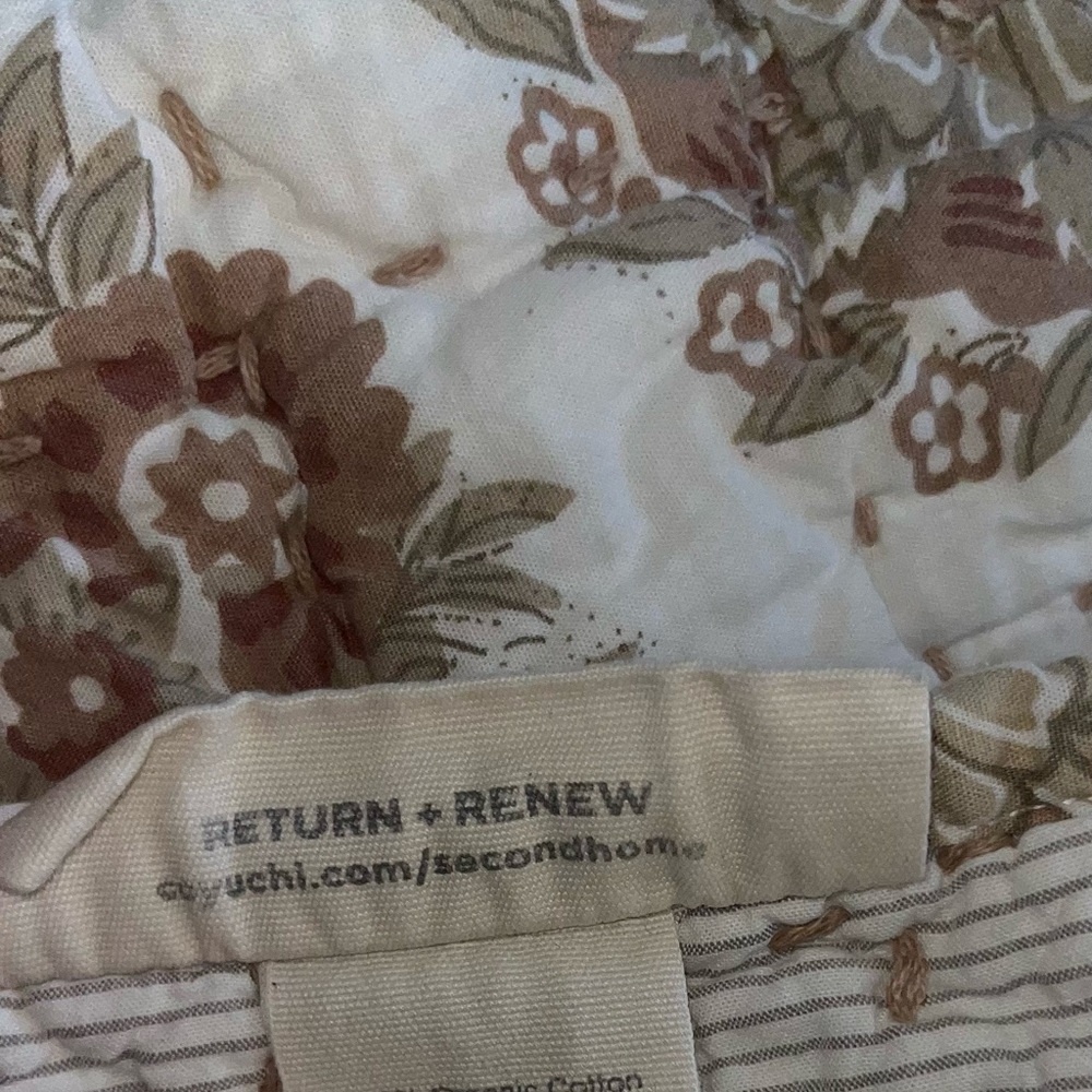 Coyuchi Flores Handstitched Organic Quilt - Picture 5 of 6